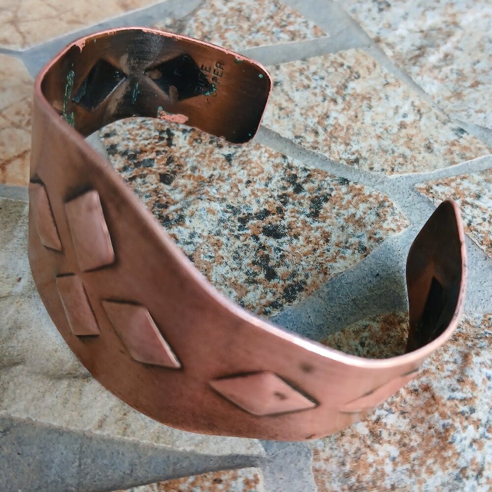 Vintage Women’s Solid Copper Wide Cuff Bracelet - Picture 5 of 6
